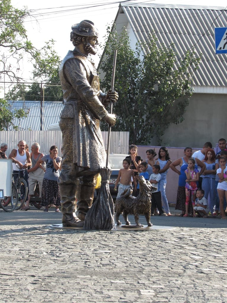 У Мукачеві на дільницю поруч з ромським табором звозять людей