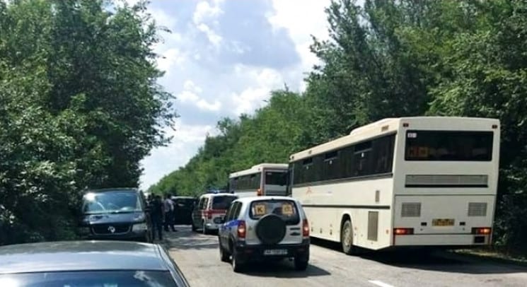 Кортеж Зеленського потрапив в ДТП: "Підрізали" автобуси з дітьми (ВІДЕО)