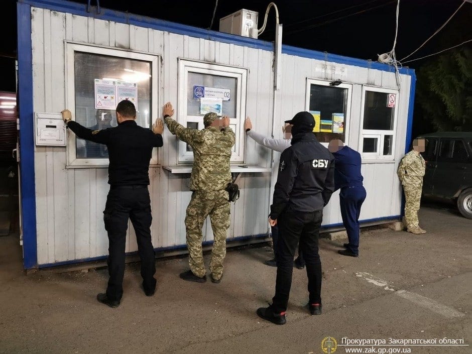 На МП «Ужгород» держслужбовців викрито на організації схеми отримання хабарів (ФОТО)