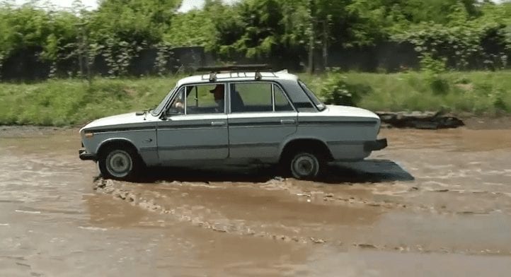 Дорога жаху: на Мукачівській об’їзній після дощу утворюються суцільні озера