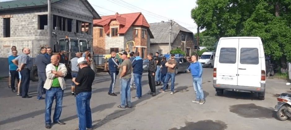 На Тячівщині перекрили дорогу обласного значення (ВІДЕО)