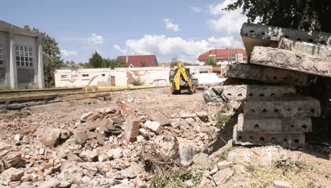 В Мукачеві стартувала реконструкція ДЮСШ на вул. Духновича (ВІДЕО)