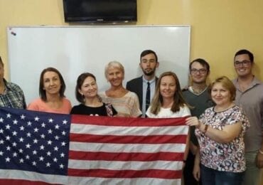 Волонтери зі США вчили мукачівських студентів англійській мові