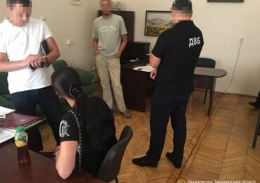 На Закарпатті затримано жінку, яка за 1000 дол США спробувала підкупити поліцейського (ФОТО)