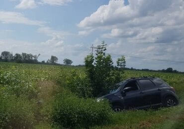 На трасі Київ-Чоп знову ДТП: автомобіль вилетів у кювет (ФОТО)