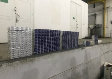 Прикордонники Закарпаття виявили дві сховки з контрабандою в автівках подорожуючих (ФОТО)
