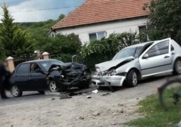 Лобове зіткнення: На Берегівщині зіткнулися ВАЗ та VW (ФОТО)