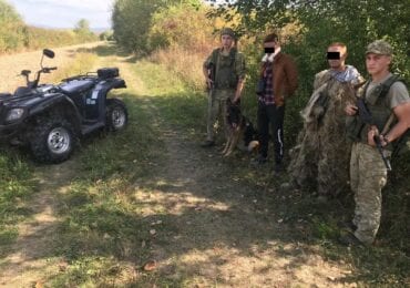 Чотирилапий одразу взяв слід: неподалік Ужгорода затримали нелегалів (ФОТО)