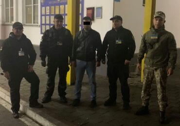 На КПП "Тиса" громадянин Вірменії намагався незаконно перетнути кордон ховаючись між машинами (ФОТО)