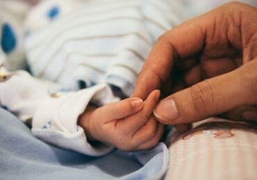 На Закарпатті раптово померла 1-річна дівчинка: поліція перевіряє обставини смерті