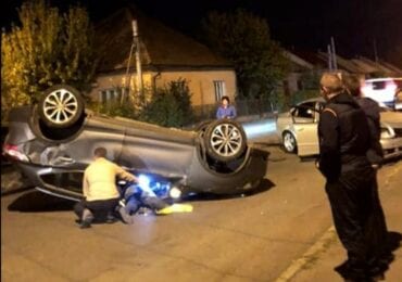 ДТП у Виноградові: один із автомобілів перекинувся на дах (ФОТО)