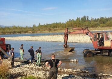 На Хустщині горіло сміттєзвалище: гасили весь день і ніч