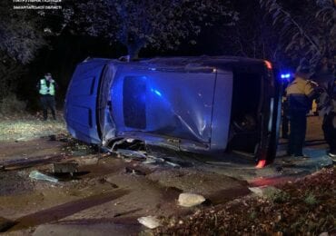 Страшне ДТП в Ужгороді: водій BMW X5 влетів у дерево (ФОТО)