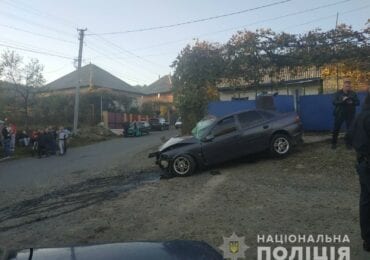 ДТП на Хустщині: 21-річний водій на «Opel Vectra» влетів у паркан - постраждало 2 людей