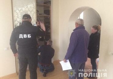 Закарпатець вимагав у свого знайомого неіснуючий борг: чоловіка затримала поліція (ФОТО)