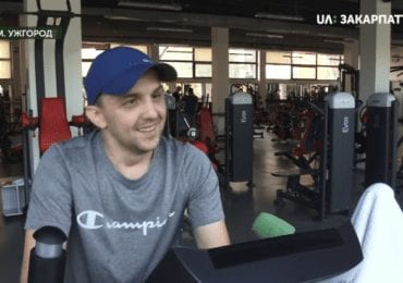 Сильний духом: Олександр Костюк, який потрапив у страшне ДТП в Ужгороді розпочав реабілітацію (ВІДЕО)