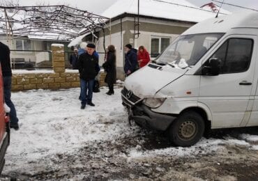 На Закарпатті автобус з пасажирами потрапив у ДТП (ФОТО)