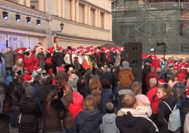 Миколайчики запалили вогні головної ялинки Ужгорода (ВІДЕО)