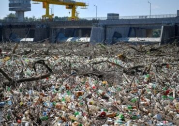 В Угорщині з Тиси витягнули 10 000 тонн пластику та сміття (ФОТО)