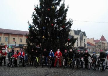 У Хусті відбувся велозаїзд Санта Клаусів (ФОТО)