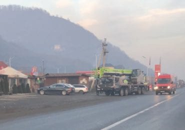 ДТП у Мукачеві: автомобіль зіткнувся із автокраном