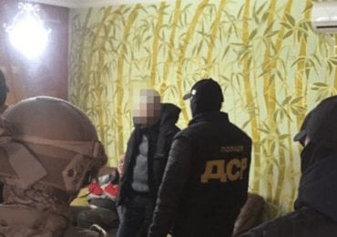 На Закарпатті затримано 2 чоловіків, які вимагали 27 тисяч євро від нового власника будинку (ФОТО)