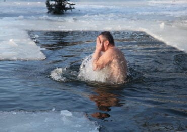 Що думають закарпатці про занурення у воду на Водохреща (ВІДЕО)