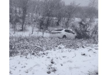 Вилетів у кювет: на Ужгородщині трапилась ДТП (ФОТО)