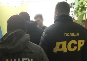 Викритому у хабарництві голові райсуду Закарпаття повідомили про підозру