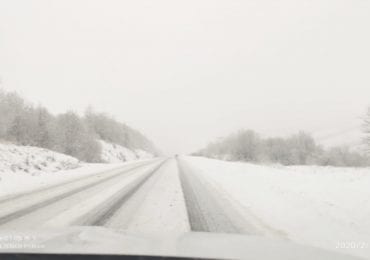 На перевалі Закарпаття неабияк засніжило (ФОТО)