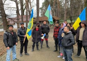 Отримали рахунки на суми до 3000 грн: під стінами Закарпаобленерго протестують роми (ФОТО)