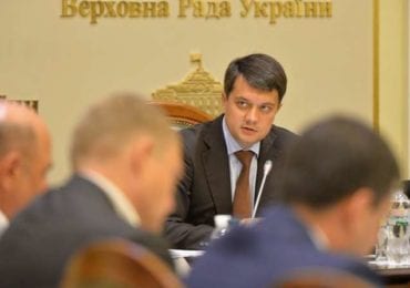 Дмитро Разумков скасував закордонні відрядження нардепів через коронавірус (ДОКУМЕНТ)