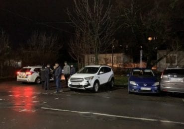 У Мукачеві ВАЗ протаранив 3 автівки і без колеса поїхав далі (ФОТО, ВІДЕО)