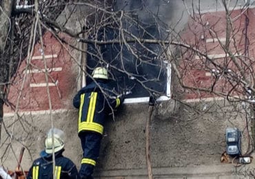 На Закарпатті горів будинок в якому мешкала жінка з маленькою дитиною (ФОТО)