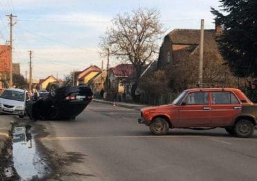 В Ужгороді внаслідок ДТП Honda Accord перекинулася на дах (ФОТО)