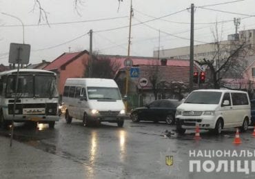 В Ужгороді трапилася потрійна ДТП за участі рейсового автобуса (ФОТО)