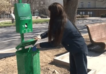 В Ужгороді розмістили станції для прибирання за собаками (ВІДЕО)