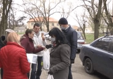 Під час карантину в Ужгороді нужденним сім`ям доставляють продукти та засоби гігєни