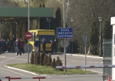 Українці продовжуть повертатись додому через закарпатські кордони (ВІДЕО)