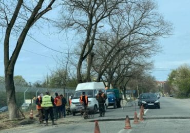 В Ужгороді до приїзду Зеленського масово прибирають та латають вулиці (ФОТО)