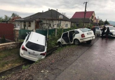 ДТП на Виноградівщині: Skoda та Opel опинилися у кюветі (ФОТО)