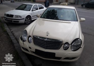 Докатався: в Ужгороді водій таксі у стані наркотичного сп‘яніння скоїв ДТП