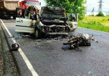 Автомобіль та мотоцикл загорілися внаслідок ДТП на Закарпатті (ФОТО)