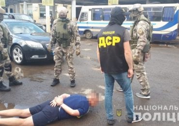 За будь-яку ціну повернути кошти: у Хусті жінка найняла рекетирів аби вибити гроші з чоловіка, який робив у неї ремонт