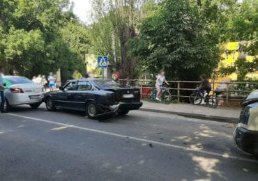 В Ужгороді водій не дотримався безпечної дистанції та спричинив потрійну ДТП (ФОТО)