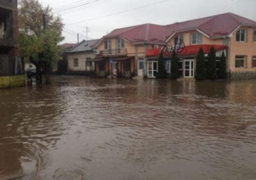 В Ужгороді, через вчорашню зливу, затопило три вулиці та два дворогосподарства