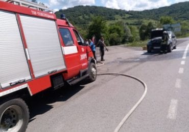 На Закарпатті серед дороги загорівся автомобіль