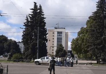 Чоловік взяв у заручники рейсовий автобус із пасажирами: в мережі з'явилось відео розмови з терористом