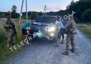 В мережі з'явилось відео резонансного затримання групи наркозлочинців в Ужгороді