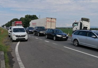 Наслідки смертельної автотрощі на Мукачівщині: рух на трасі ускладнений, працюють правоохоронці (ФОТО)